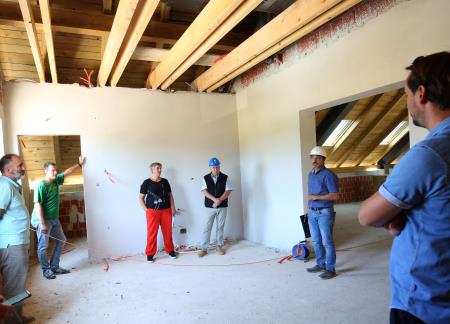 GRADBIŠČE CENTRA ZAŠČITE IN REŠEVANJA RAKEk OGLED ŽUPAN 04 FOTO LJUBO VUKELIČ